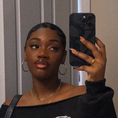 book page 📖 nursing student 🩺 always taking dark romance recs 💋 eagles stan acct 🦅
