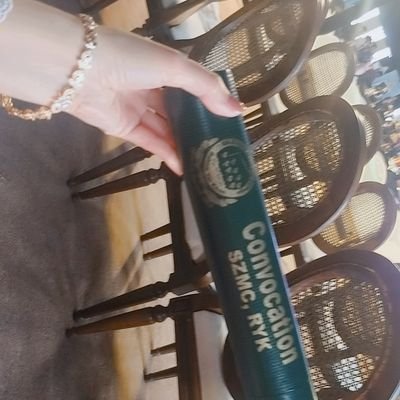 Dr_Anna44's profile picture. Abandon All Hate, 
You who enter here... !!
.

#Bookaholic 📚 medicaholic 🩺
#MBBS'19 🥇🥇