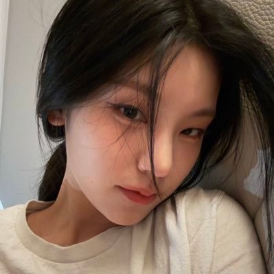 jiyelyay's profile picture. attenshun .. ! me and #이한 are going to have a tea parties, come and have the piece of strawberry cake.