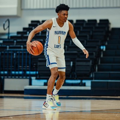 3⭐️⚫️Hybrid Gaurd ⚫️2025⚫️6’4⚫️190⚫️ 3.8gpa⚫️ Ledariusj03@gmail.com ⚫️ Texas Kid ⚫️