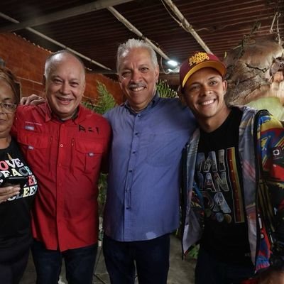 Soy Joven Revolucionario Por Amor Al Proyecto Bolivariano ( Bolivar y Chávez )
Junto a Nicolás Maduro LEALTAD ABSOLUTA ✌🏻🚩