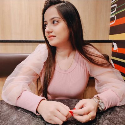 आफन्त र छाँयामा बस यति फरक छ,
छाँया अध्यारोमा हराउछ,अनि आफन्त अप्ठ्यारोमा🖤
Big fan of:-
@imVkohli
