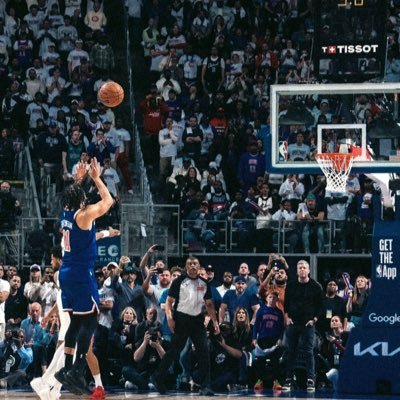 I play NBA2K, Overwatch and Apex Legends. Stream on https://t.co/6hm422i4zQ.