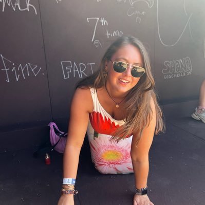 lizzie_long0's profile picture. would risk it all for Tony Baxter. she/her