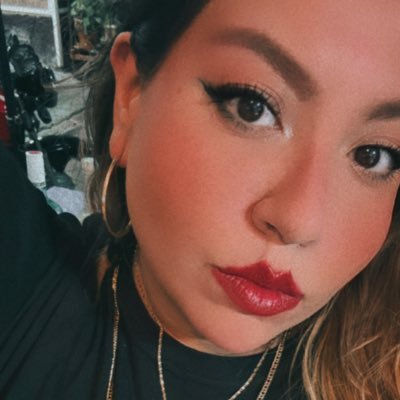 Mónica, Mona, Món, Mo, Monki, Moka, Moni, Nomi 👽✨ 90’s Gurl Ciudad De México 🇲🇽 Mi vida, perritos, música, fiesta, restaurantes, tragos, 4:20 ✨