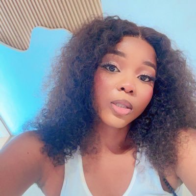 lolaflorie's profile picture. Mass communicator🎓