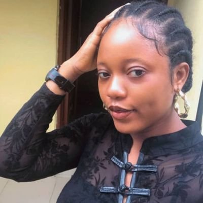 proud Edo babe/gym rat/live,love and breathe sarcasm/chronic animal lover/strong believer in humanity/of course I’m not a Chelsea fan