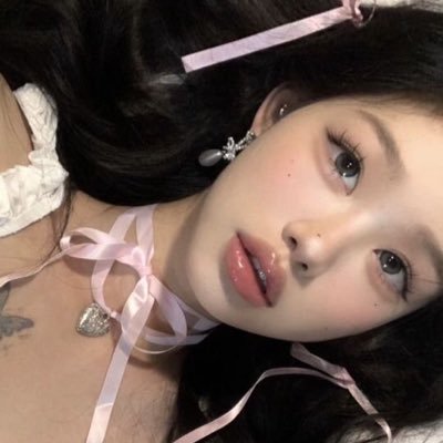 Adopt me player || Proofs below || Mostly Unfriends after trades || Does Mw services || 18 ||