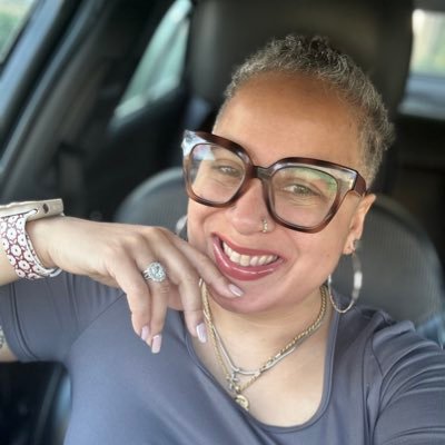 I am happy being perfectly me .. a proud bears 🐻 fan, weightlifting lover, a mom of now 6 and 7 grands.