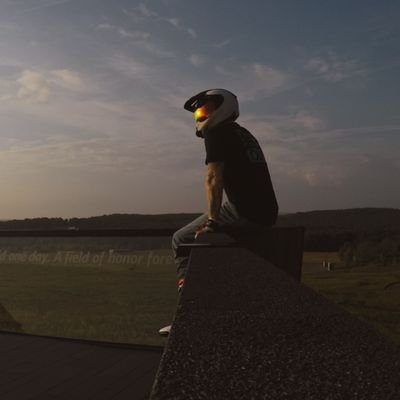 33 | Adventurer | Bike Enthusiast | MotoVlogger | D2 Hunter Main | #Greenwall | #RedBullRacing | #FFuzeyFam | @specteresports_ @ffuzey