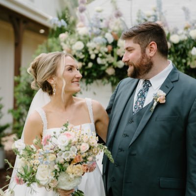 Ashley_Kwiatkow's profile picture. Dogs, naps, chicken wings