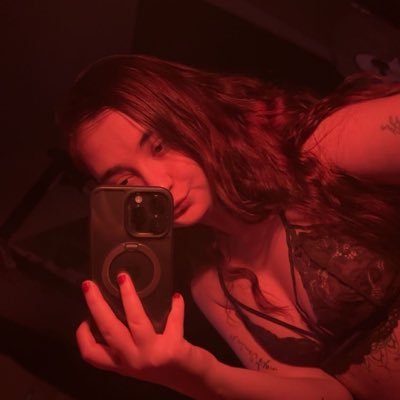 tayypaigee23's profile picture. this is only here for my thoughts