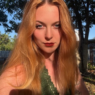 modernauracle's profile picture. doin’ it like this 🧎‍♀️ & a little like this 🌜🔥🌛