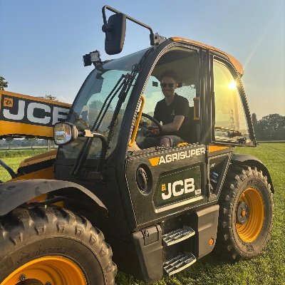 Was intensief boer in Limburg ❤️🐓
Nu handel in hooi en stro voor (sport)paarden 🐎 en op- en overslag van gewassen 🥔🧅🌾🚚 in Brabant |boer|
❤️Emmeke