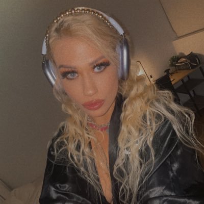 starting with I don’t work for free gram: therileyinspace2 🧚🏻♀️I work with 🎥 🎶💄main stream media &adult but I’m a wild one for sure 🏆🎸✨