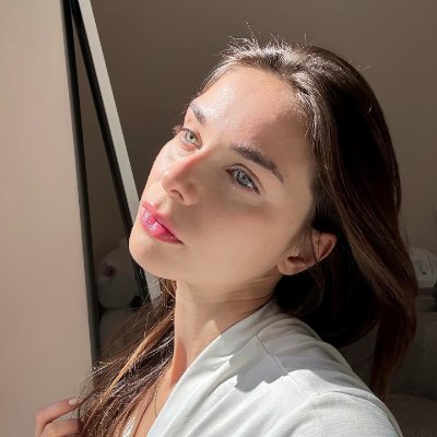 WinolaQW's profile picture. Film Lover/Yoga/Foodie/Travel Connoisseur