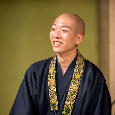 臨床心理士でお坊さん(修行中)。
東大寺の修二会(お水取り)にも参籠。
檀家のいないお寺で、滝行で心身を磨き、お堂ではご供養やご祈願、懺悔をする日々。
人生相談、悩み相談、先祖供養などのご依頼はDMかホームページよりご連絡くださいませ。
滝行指導も受け付けております。