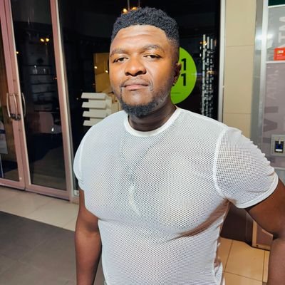 Socialising.😎
Amahubo 139 (1-6) 🙏😇
Gym 🏋️♂️💪
Bhakajuju.♠️☠️
Artisan. (electrician) 👷♂️
obsessed with electronics. 🎮
100% Locally from Glencoe.🤟