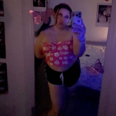 edensaavedra_'s profile picture. t girl posting herself🩷🏳️‍⚧️ | 21 | dm me💞 | $ gets my attention👀