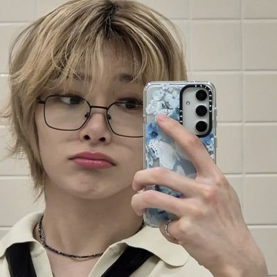 🎨 || bookstan que não gosta de café | infp | ravenclaw | armystay | jeongchan utted | fan account