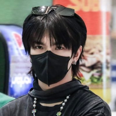 AnnaaBiu's profile picture. Look in my eyes do you think I care? now fuck off . that’s what my profile pic is telling you🫵