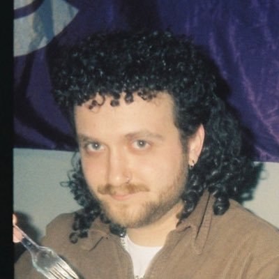 c_____________s's profile picture. tepesi atmış bir yanardağ kadar kızgınlığım büyük kanyona dolar