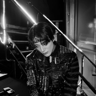 UNREAL. 2000 ⊹ 𝑵𝑪𝑻 𝑫𝒓𝒆𝒂𝒎's ┊ The man with the megawatt smile and main dancer power, 𝐿𝑒𝑒 𝒥𝑒𝓃𝑜 is the name.