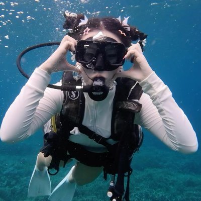 HexbnKiss's profile picture. Diving into the deep blue, not to escape the noise—but to discover who I truly am beneath the waves🏊‍♀️