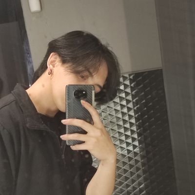 NoOneCaaree's profile picture. feel free to unfollow