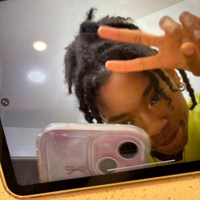 myra_pp's profile picture. Angel face 🫧 Devil thoughts 💀