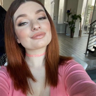 Annabelred93274's profile picture. 