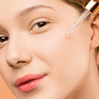 Expert in personalized skincare solutions.