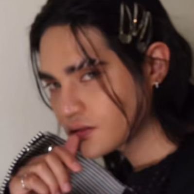 VzrlR's profile picture. Hotdog na may pag-ka mais, since alab🤘
Kung 'di mo 'to gusto, DUNGKA!😎🤘