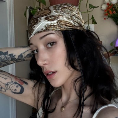 ih8whengrlsdie's profile picture. between me you and the fencepost