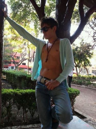 YeredM's profile picture. estudio publicidad y medios en @unitecmx y me robaron mi cuenta @yeredVM asi q empiezo de ceroo!! :(