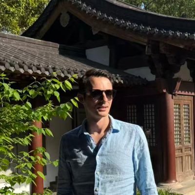Immigré en 🇨🇳 - Fredonne parfois “Lettre à France 🇫🇷” de Polnareff - Partage et commente selon l'humeur.