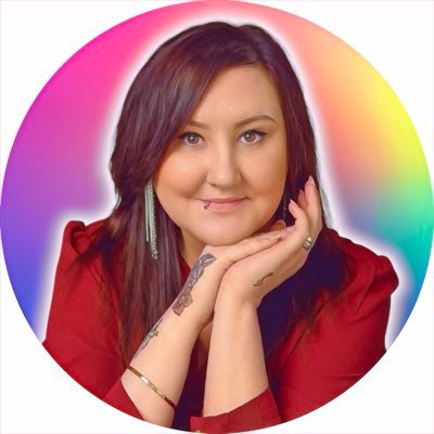 Colouring enthusiast and pencil hoarder 🎨 Occasional dabbler in other crafty things...💎 Horror fan 🖤