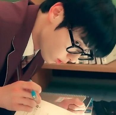 🍑 • yoon gamin stan first, functional human second • #윤가민 #스터디그룹 #StudyGroup ✏️• #HWANGMINHYUN #황민현 🧡 yoon gamin best boy