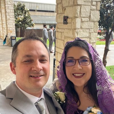 Catholic, Happy father of six beautiful gifts from God, married to my Hs sweetheart/best friend, Conservative. To serve God and others is to know true freedom.