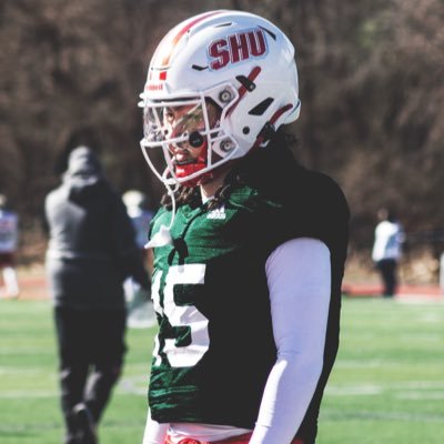 Quarterback at Sacred Heart Univeristy @SHU__Football | A. Philip Randolph Campus All Time Passing Leader | @CollegiateMb Alum
