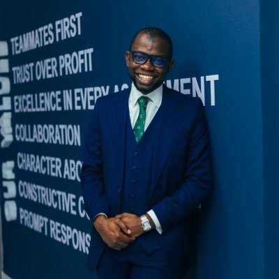 I am a lifelong student of leadership, commercial litigator, arbitrator & speaker. My interests include books, chess, perfumes, good governance & politics.