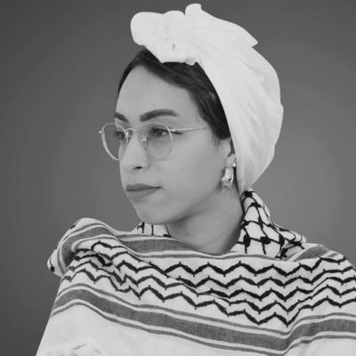 - مُدَونة ✍
-كلاسيكية متمردة تعشق الحياة، خارج القطيع، أؤمن بالإنسانية،الحرية،الفن، العلم والوطن 🇧🇭
انت حر ما لم تضر 🕊
جيفارا ✨
ماجستير اعلام وعلاقات عامة🎓