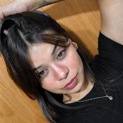 esmedvn's profile picture. 