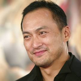 私は日本で大スターではありません。俳優です。私はとても普通の生活をしています。週に4日は家で料理をします。スターはそんなことしません。