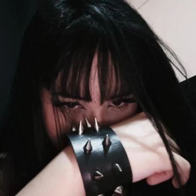 𝖇𝖚𝖗𝖓𝖎𝖓𝖌 𝖈𝖎𝖌𝖆𝖗𝖊𝖙𝖙𝖊𝖘 𝖔𝖓 𝖒𝖞 𝖘𝖐𝖎𝖓 𝖏𝖚𝖘𝖙 𝖙𝖔 𝖐𝖊𝖊𝖕 𝖙𝖗𝖆𝖈𝖐 𝖔𝖋 𝖙𝖎𝖒𝖊