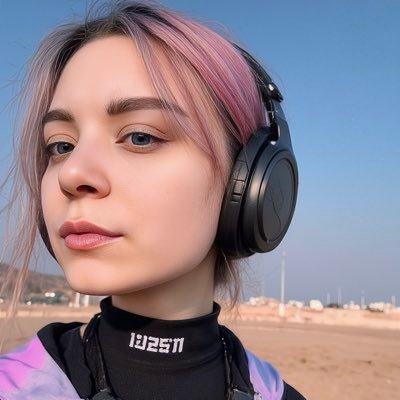 Katharína Kaíser —— Vísual Performer ╲ 1/1 Cryptø Artíst —— #NFT Enthusíast → https://t.co/EoIq3V0gib 𓁿 digital dreams → https://t.co/JIuwybIWTg