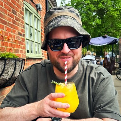 Husband, Estate Agent. Producer of Liquid, Tech, DNB, Jungle, House & Rap under the alias NOTCH.