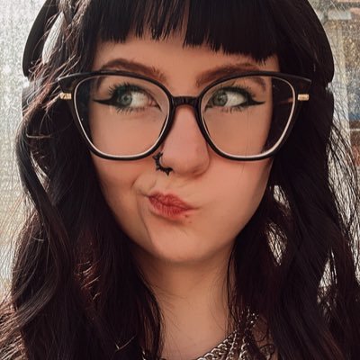 (18+) kitty that wants to have fun making porn with her big dildos!