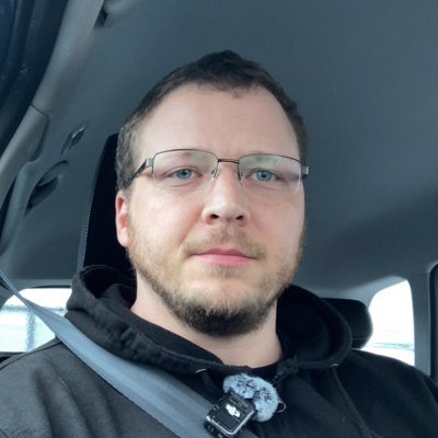 Jmenuji se Jiří Študent a mám 20 let zkušeností ve vlastním tréninku a stravě a 5 let jako fitness trenér se zaměřením na silový trénink.