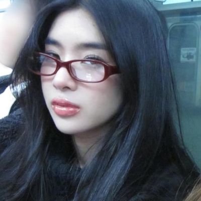 every4young's profile picture. kpop, music and women enjoyer˙⋆.˚ ᡣ𐭩